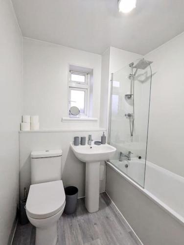 3 Bedroom Apartment Sleeps 8 in Slateford