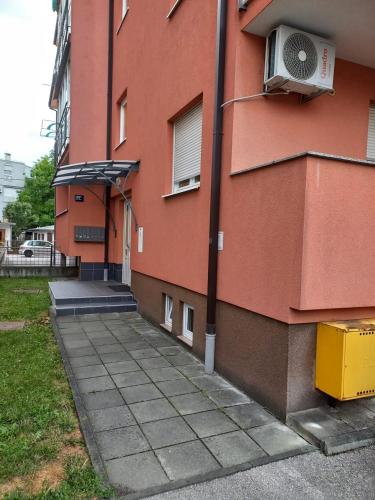 Apartments with parking space Zagreb - 22231