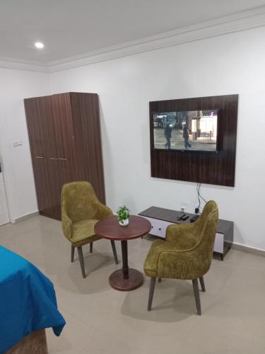 OD-V!CK'S POSH APARTMENTS, WUYE DISTRICT, WiFi, 24hr power, Smart tv, Security, Dstv