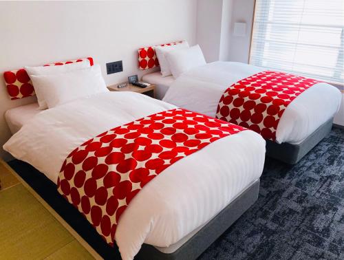 Standard Twin Room image 10