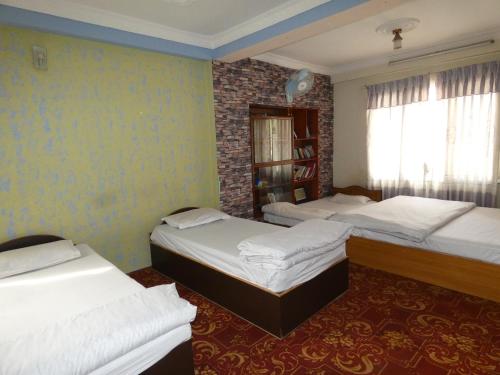 1 double bed, 5 futon beds