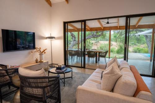 Nomads Den Luxury Villa with Riverbed View