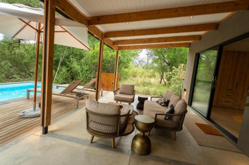 Nomads Den Luxury Villa with Riverbed View