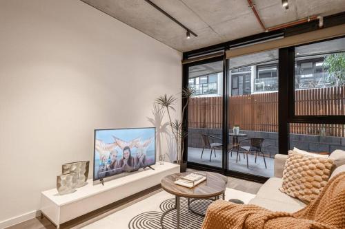 Modern 2br Heart Of West Melbourneparkingpool