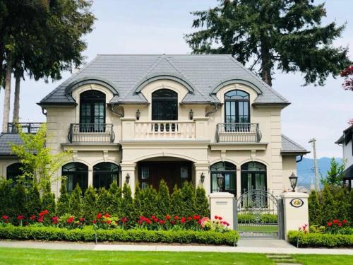 Oceanview Luxury 4-bedrooms Vancouver Point Grey in Vancouver, Canada