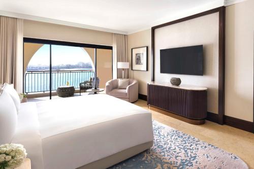 The Ritz-Carlton Abu Dhabi, Grand Canal