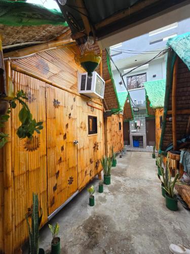 Kua's Pad Batangas Kubo in บูกานา