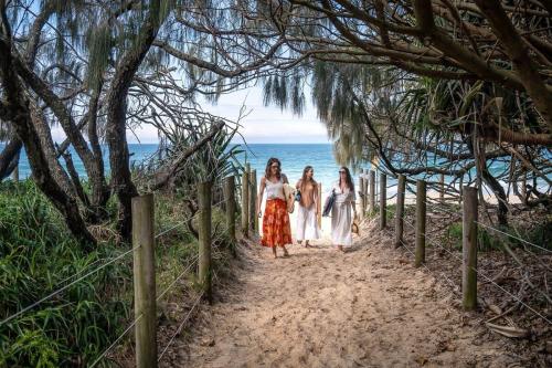 Spacious Seaside Oasis on Dicky Beach - image 3