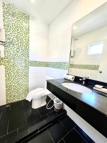 room detail thumbnail 2