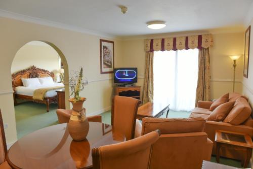 Southview Park Hotel - image 3