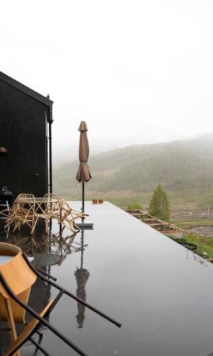 Garden, Cozy Nature Retreat, Danish Design w Jacuzzi option in Sogndal