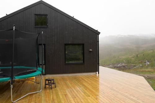 Cozy Nature Retreat, Danish Design w Jacuzzi option in Sogndal