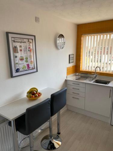 Spacious 2 Bed Village Flat sleeps 4/6 in 諾丁漢