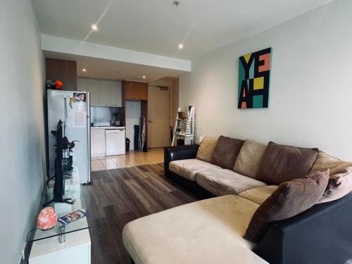 Docklands Cosy 1-bedroom apartment with WiFi, Gym, Pool & Garden Terrace.