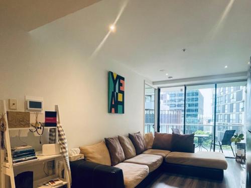 Docklands Cosy 1-bedroom apartment with WiFi, Gym, Pool & Garden Terrace.