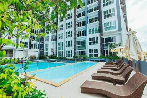 The Prio Condo Near Central Airport Plaza