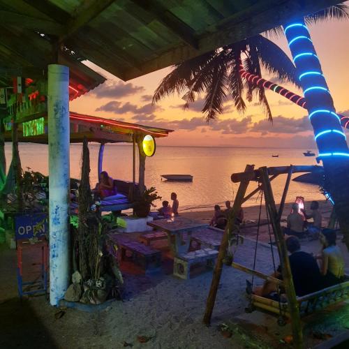 Two Rocks Bungalows — hotel in 104 Moo.1, Koh Pangan, Surat Thani, Baan Tai TH, 84280