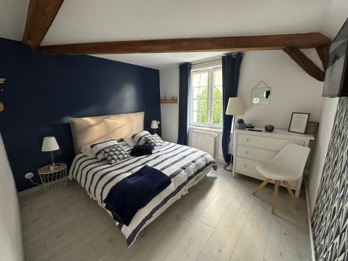 2 queen beds, 1 sofa bed