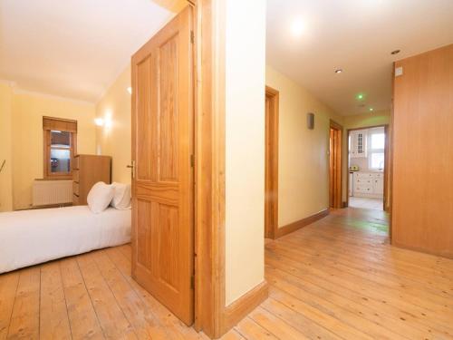 Garden Flat With a Heath Views & London Skyline - Pass the Keys - image 14