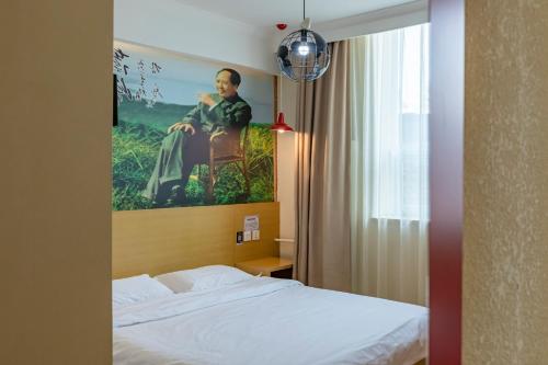 Happy Dragon Alley Hotel-In the city center with big window&free coffe, Fluent English speaking,Tourist attractions ticket service&food recommendation,Near Tian Anmen Forbiddencity,Near Lama temple,Easy to walk to NanluoAlley&Shichahai