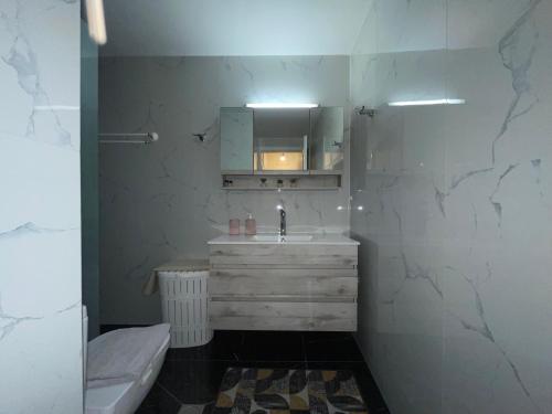 Bathroom, KORONI MARE FRONT HARBOR in Koroni Town Center