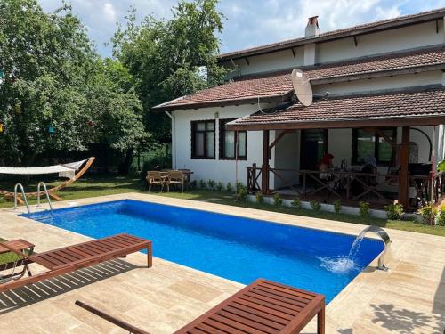 Müstakil Isıtmalı Havuzlu villa Zeyfat Home…