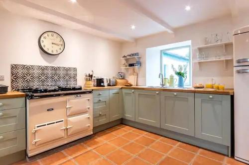 Kitchen, Kenmare Pier Cottage in Raycoslough