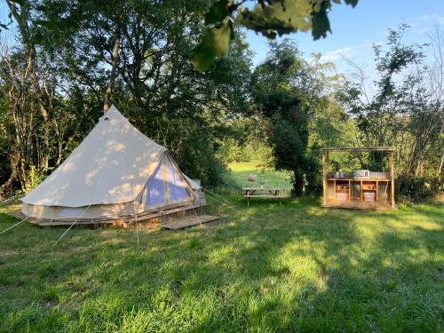 Luxury family bell tent gîte à louer Laparrouquial