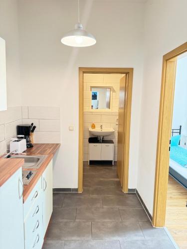 Apartment 3 image 7