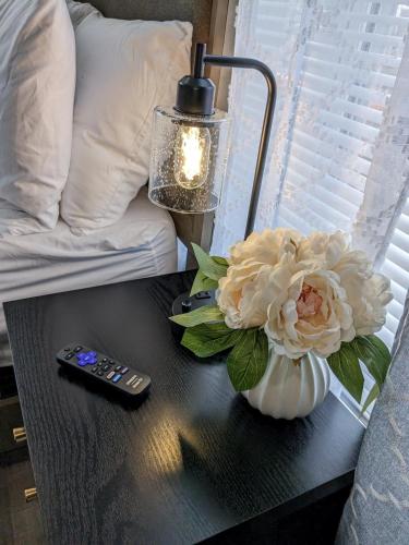 2BR-2BA Luxy Dendrobium Oasis, Pet Friendly, Family Friendly, Free Parking & Balcony in Philadelphia, USA