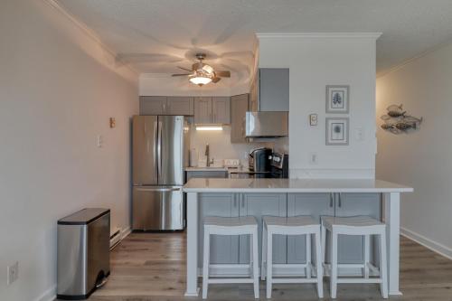 Oceanfront: Beach, Sand and Views at Coral Reef! Oceanfront: Beach, Sand and Views at Coral Reef!