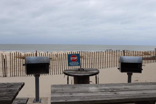 Oceanfront: Beach, Sand and Views at Coral Reef! Oceanfront: Beach, Sand and Views at Coral Reef!