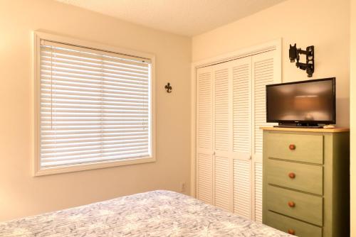 Oceanfront: Beach, Sand and Views at Coral Reef! Oceanfront: Beach, Sand and Views at Coral Reef!