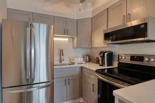 Oceanfront: Beach, Sand and Views at Coral Reef! Oceanfront: Beach, Sand and Views at Coral Reef!