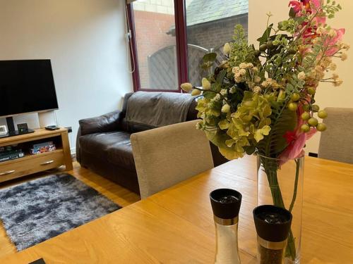 Home comfort 4 mins from Gatwick! - Apartment - Horley