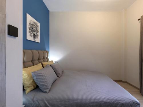 Koukaki 2 bedroom apartment - image 10