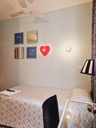 Single Room image 10
