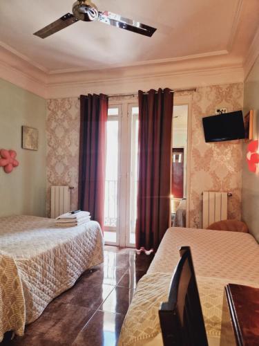 Twin Room image 2