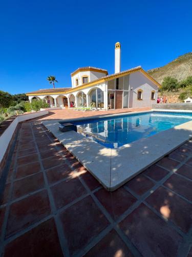 Beautiful villa with pool near Casarabonela - Accommodation