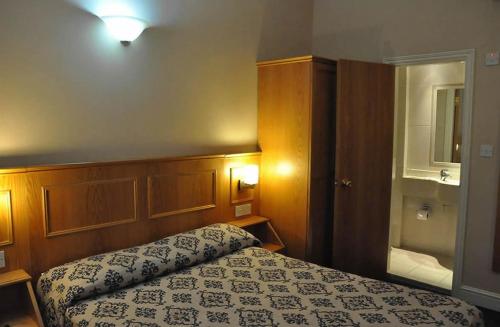 Olympic House Hotel - image 10