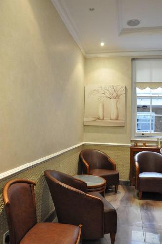 Olympic House Hotel - image 11