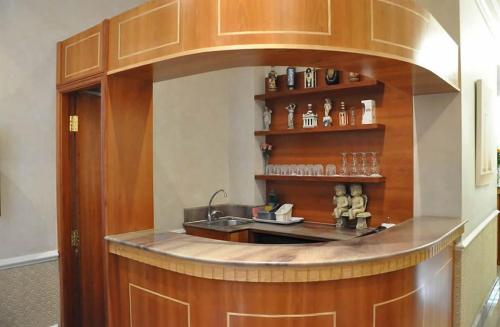 Olympic House Hotel - image 3