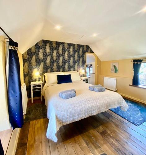 Luxury Cottage Dog friendly with Hot Tub in Whelford