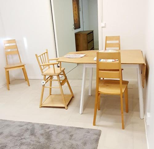 Two room 54m2 apt, WiFi, free parking, terrace, near central park in Eira