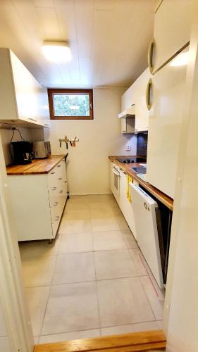 Two room 54m2 apt, WiFi, free parking, terrace, near central park in Eira