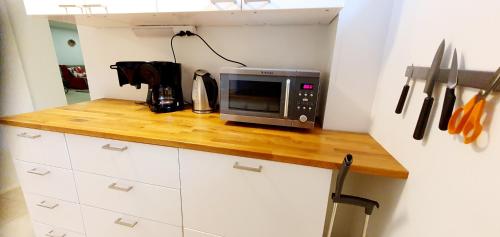 Two room 54m2 apt, WiFi, free parking, terrace, near central park in Eira
