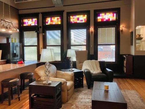 Pet Friendly Gorgeous Downtown Loft Pueblo - Apartment