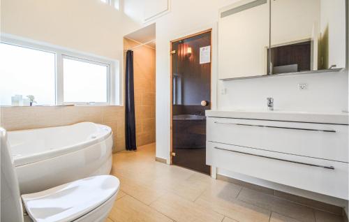 Fürdőszoba, Holiday Home Rade Strandpark Haderslev V in Flovt