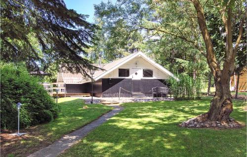 Nice Home In Humble With Kitchen