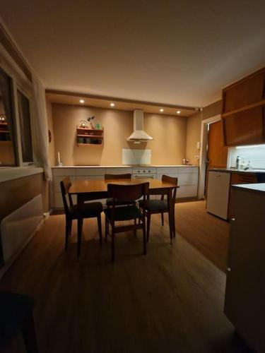 Arctic Cabin Lyngen in สเวนสบี